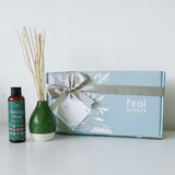 Holiday Hugs Reed Diffuser Set